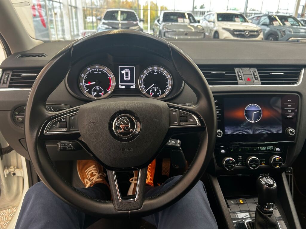 Skoda Octavia 2018 Valkoinen