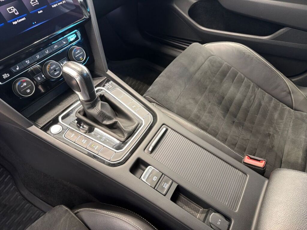 Volkswagen Passat 2020 Valkoinen