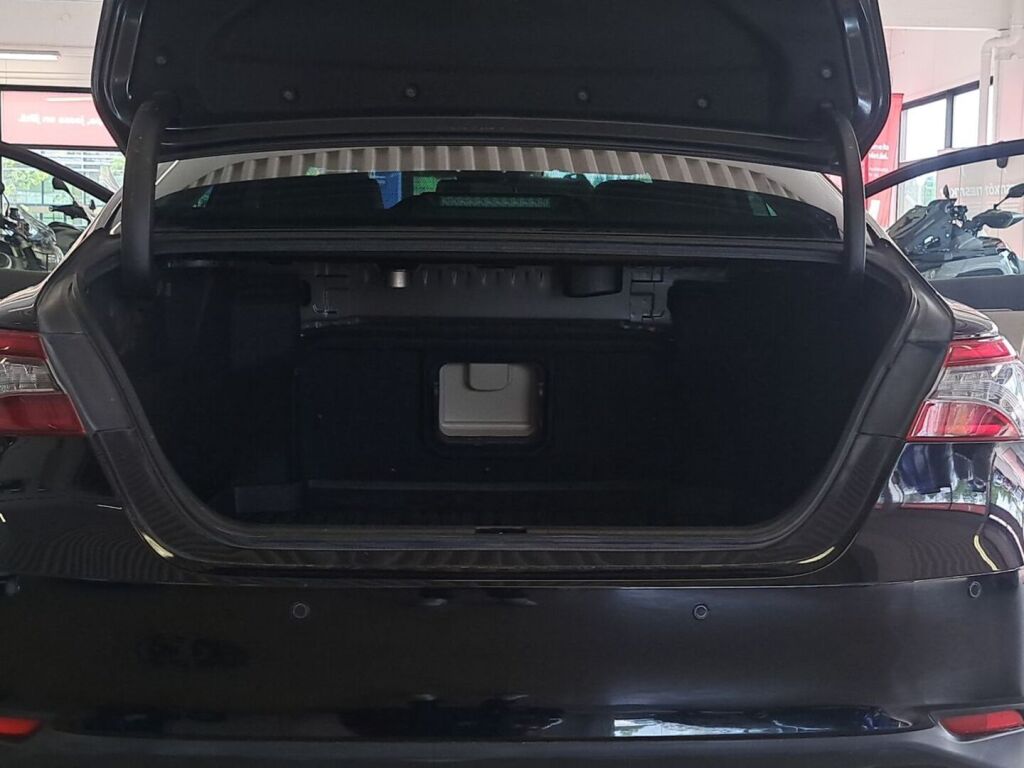 Toyota Camry 2022 Musta