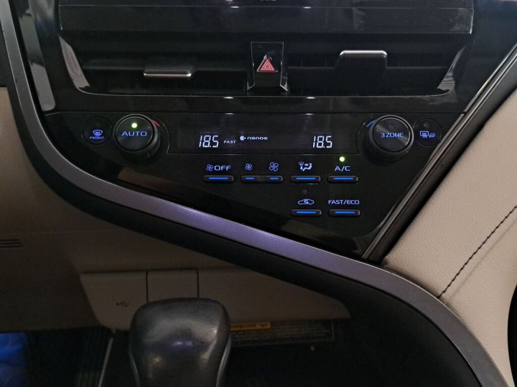 Toyota Camry 2022 Musta