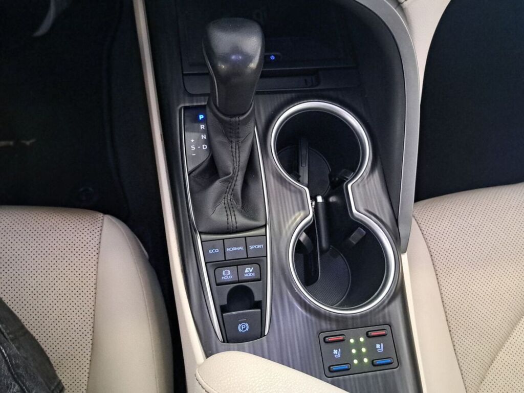 Toyota Camry 2022 Musta