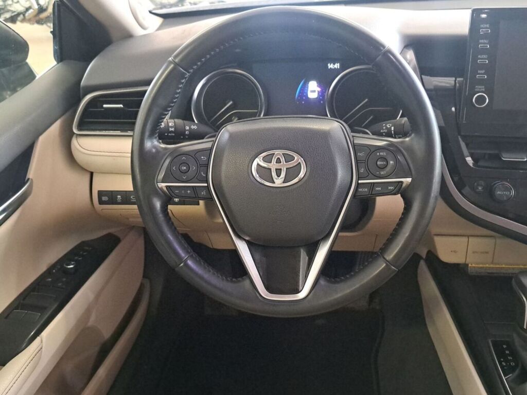 Toyota Camry 2022 Musta