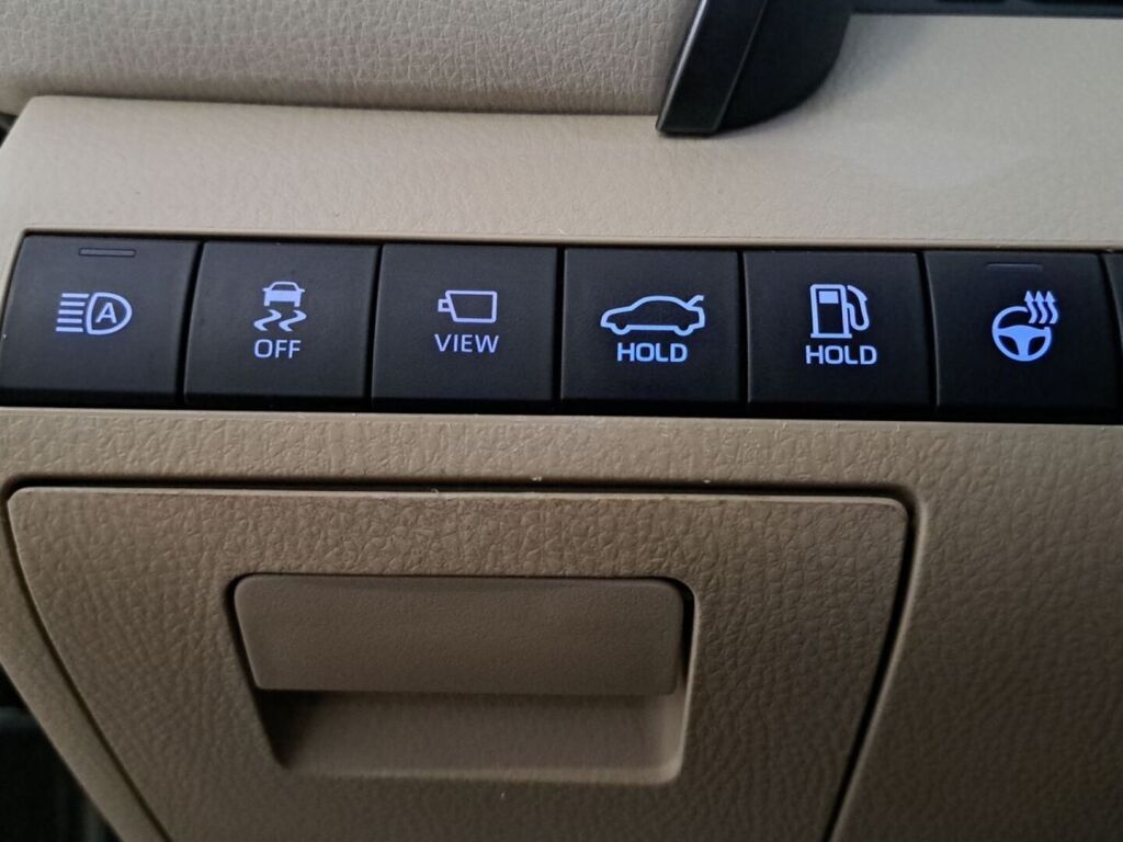 Toyota Camry 2022 Musta