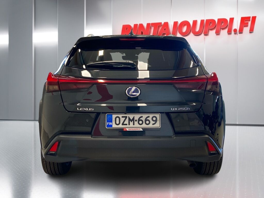 Lexus UX 2022 Musta