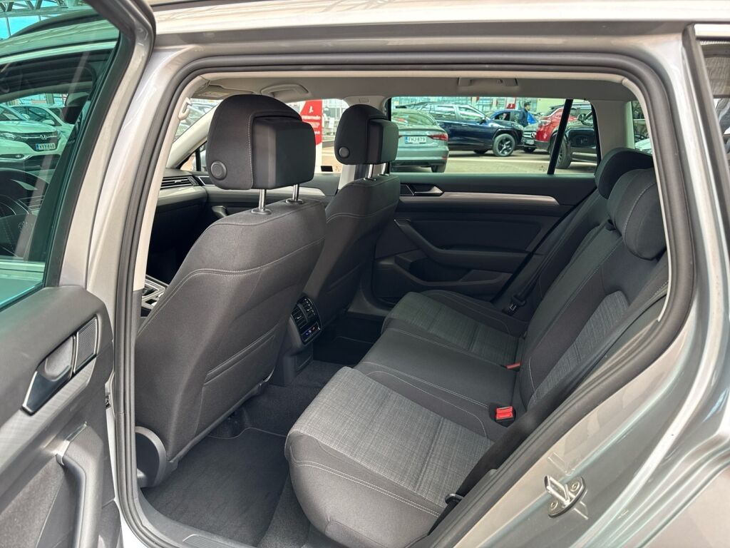 Volkswagen Passat 2022 Harmaa
