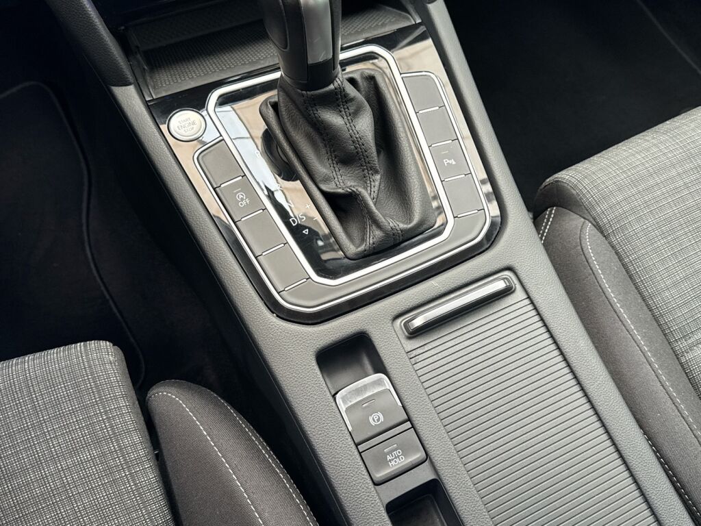 Volkswagen Passat 2022 Harmaa