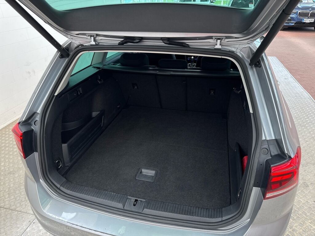 Volkswagen Passat 2022 Harmaa