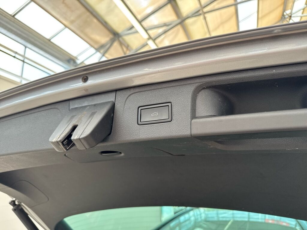 Volkswagen Passat 2022 Harmaa