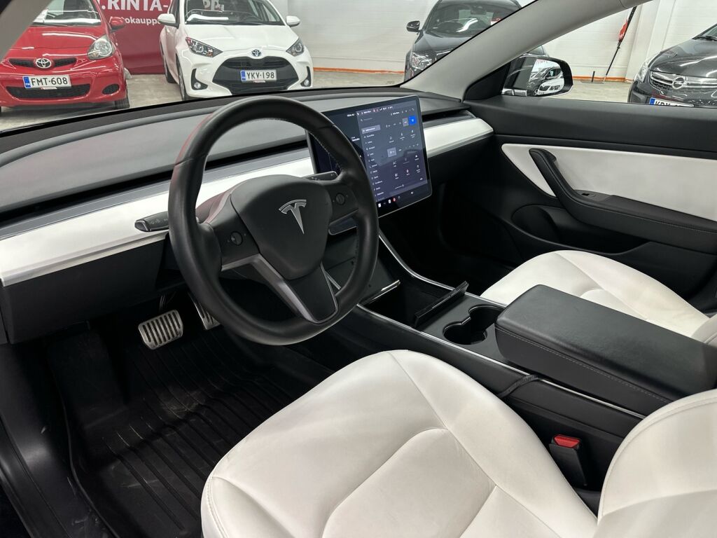 Tesla Model 3 2020 Musta