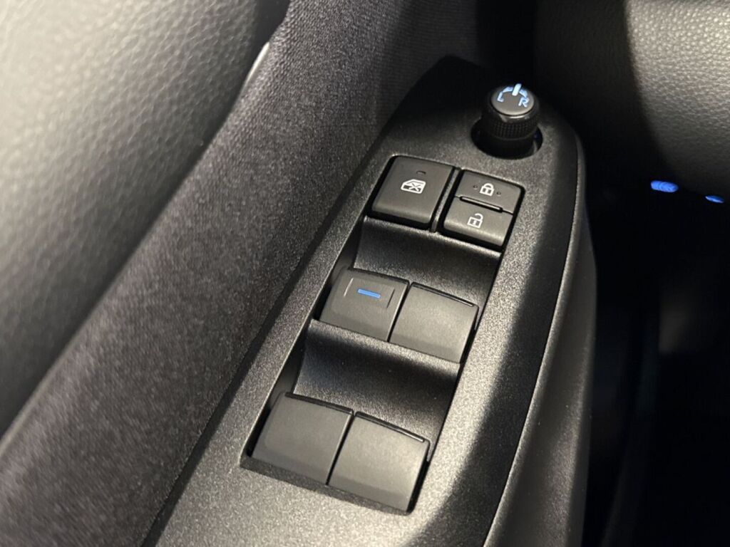 Toyota Yaris 2023 Valkoinen