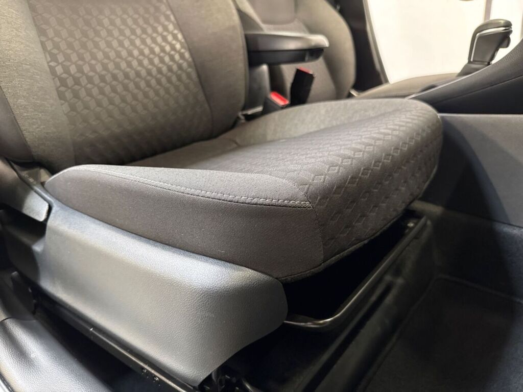 Toyota Yaris 2023 Valkoinen