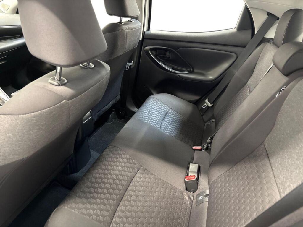 Toyota Yaris 2023 Valkoinen