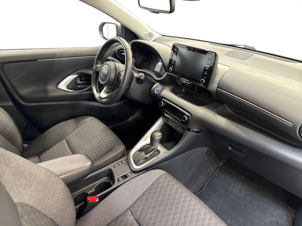 Toyota Yaris 2023 Valkoinen