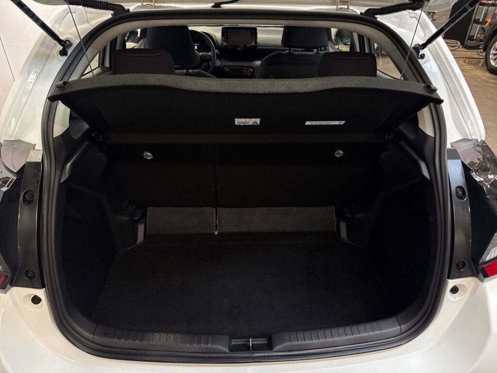 Toyota Yaris 2023 Valkoinen