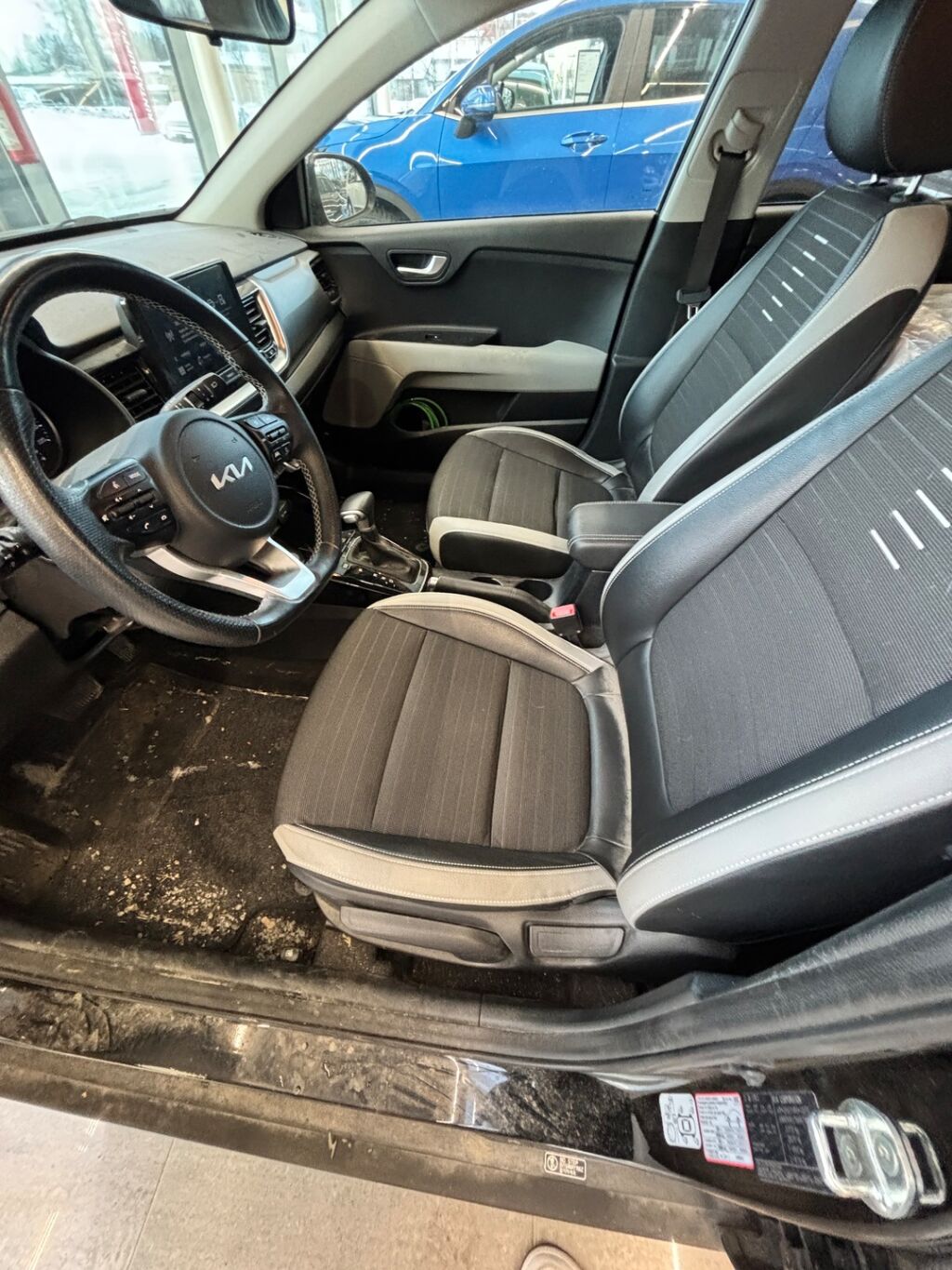 Kia Stonic 2024 Musta