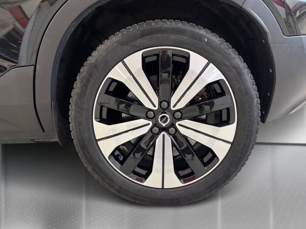 Volvo XC40 2023 Musta