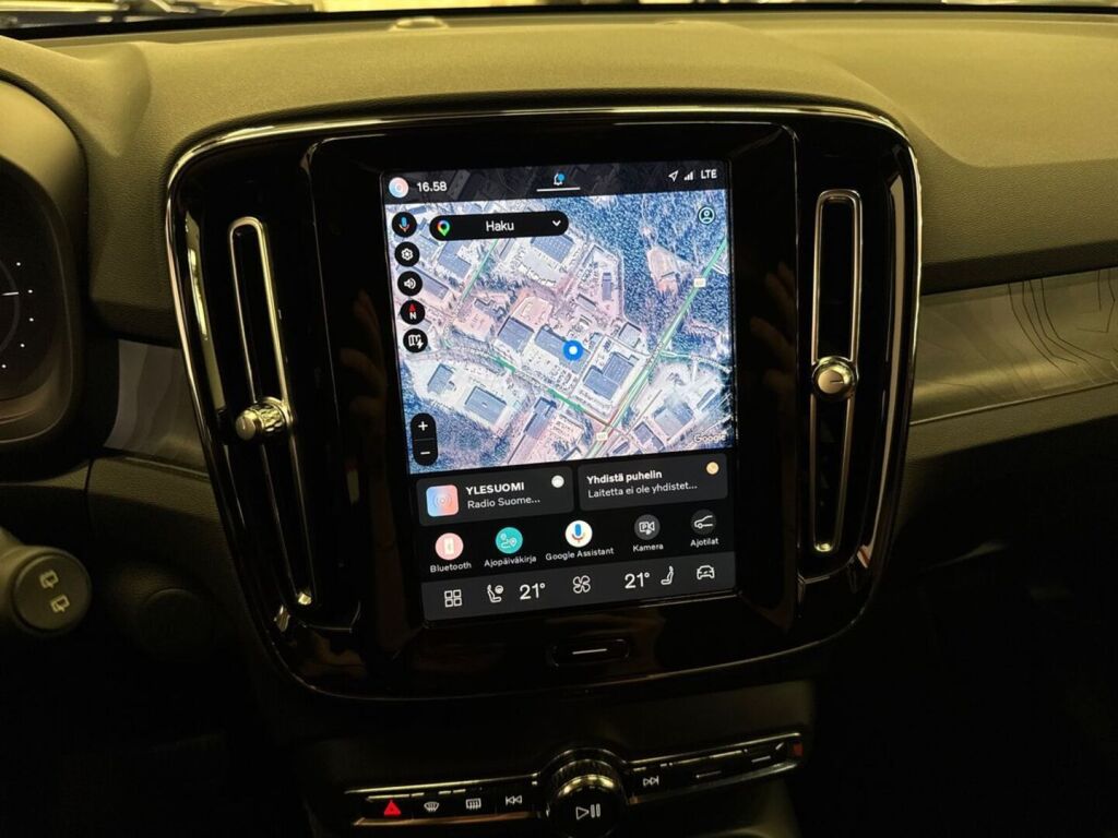 Volvo XC40 2023 Musta