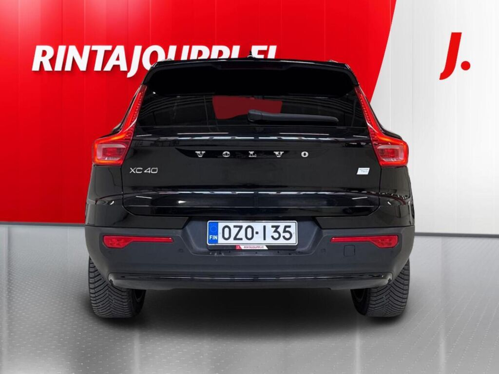Volvo XC40 2023 Musta