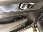 Volvo XC40 2023 Musta