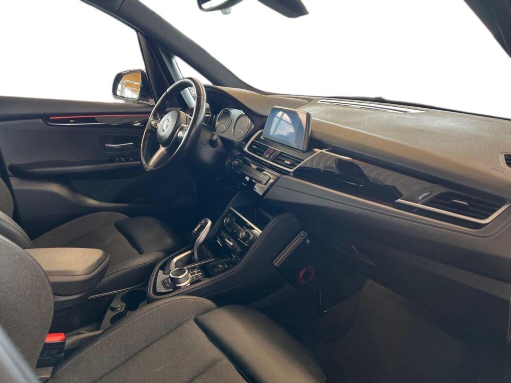 BMW 218 2023 Musta