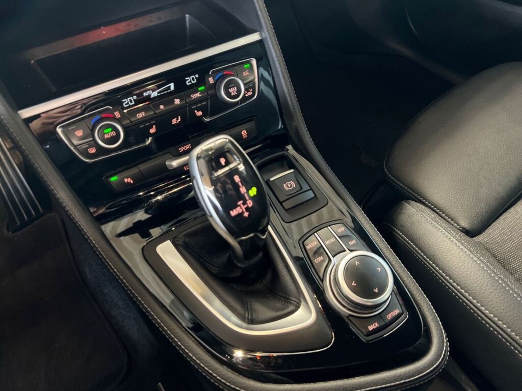 BMW 218 2023 Musta