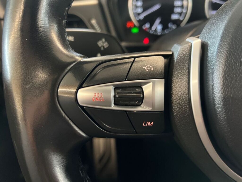 BMW 218 2023 Musta