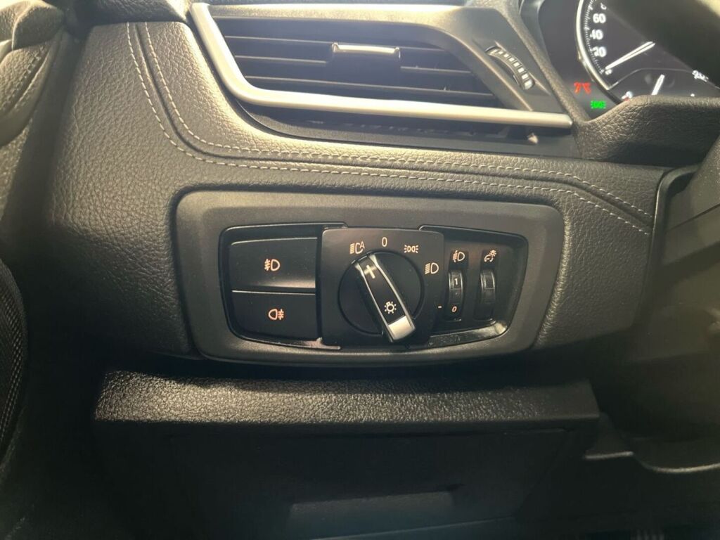BMW 218 2023 Musta