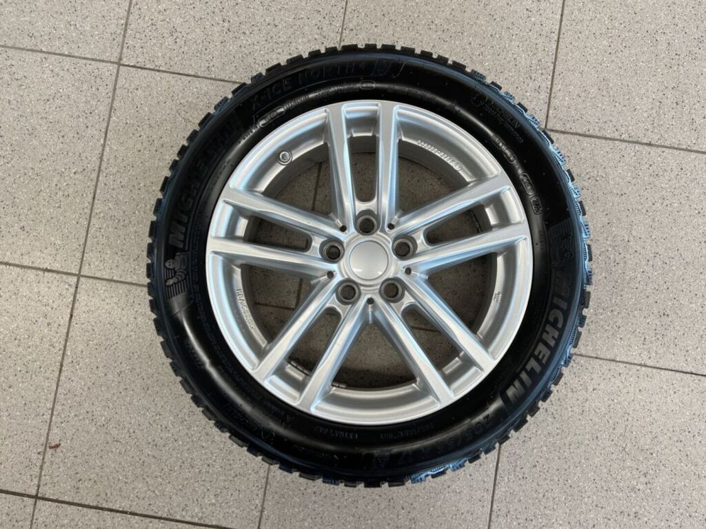 BMW 218 2023 Musta