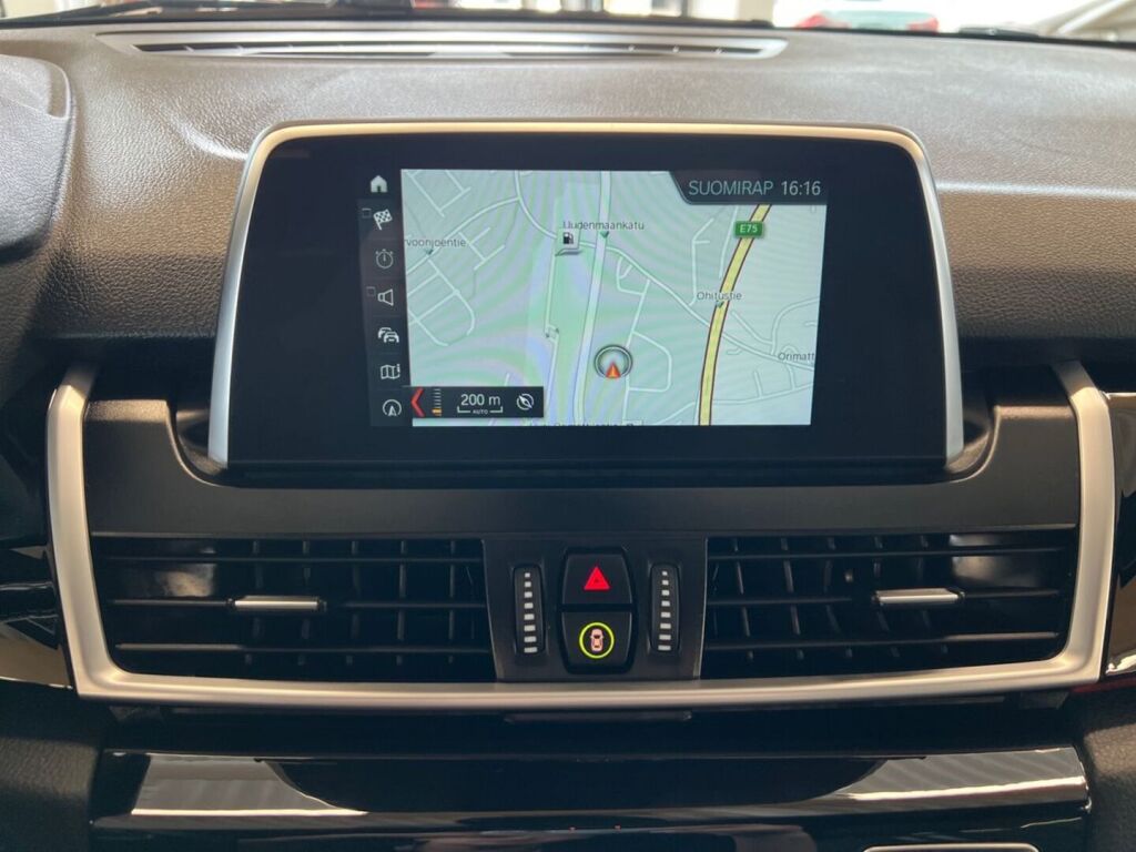 BMW 218 2023 Musta