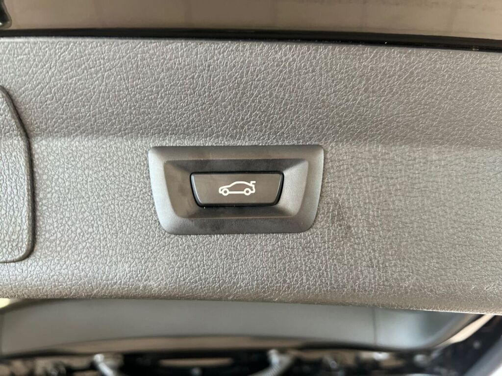 BMW 218 2023 Musta
