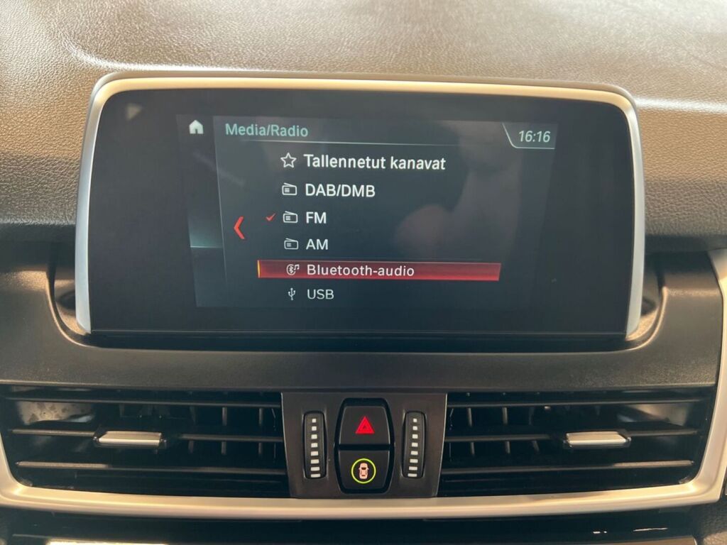 BMW 218 2023 Musta
