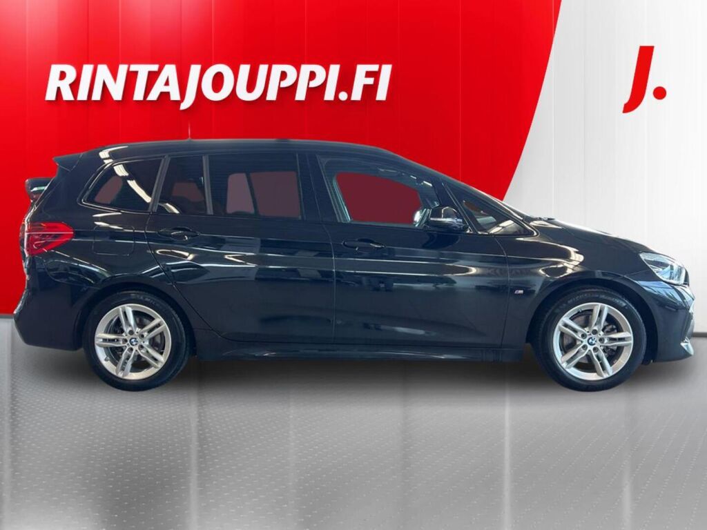 BMW 218 2023 Musta