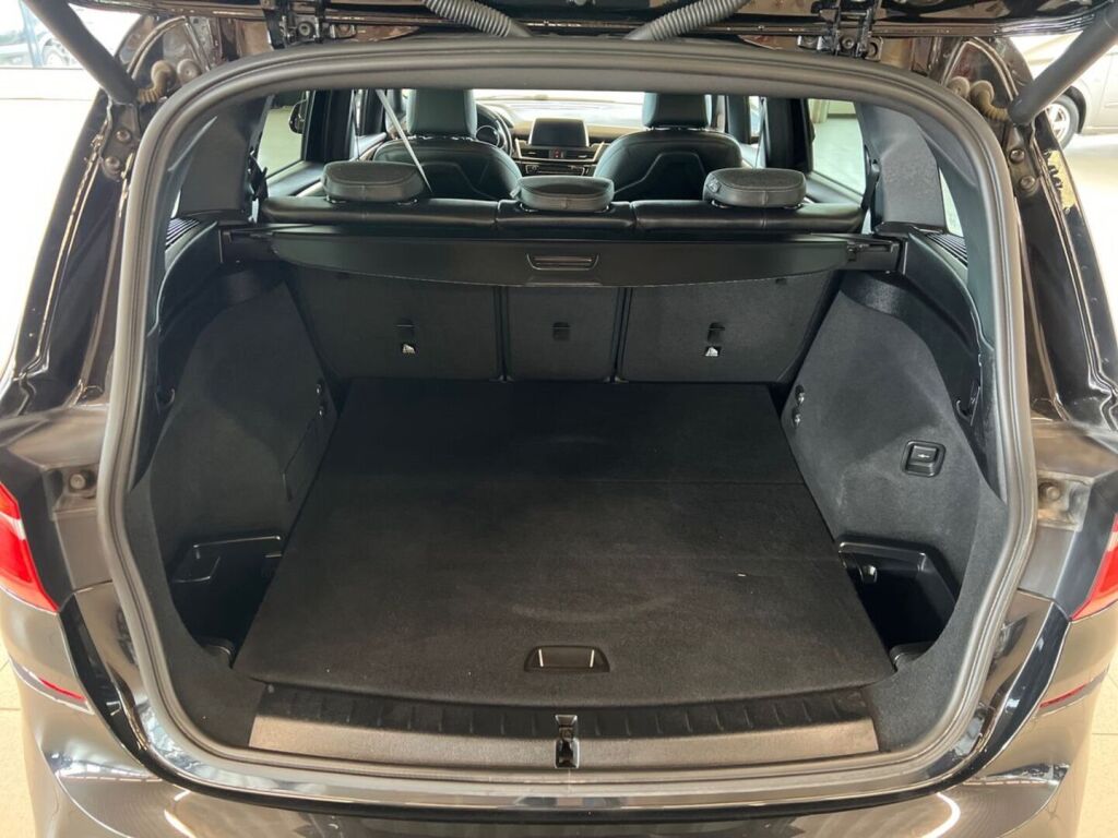 BMW 218 2023 Musta