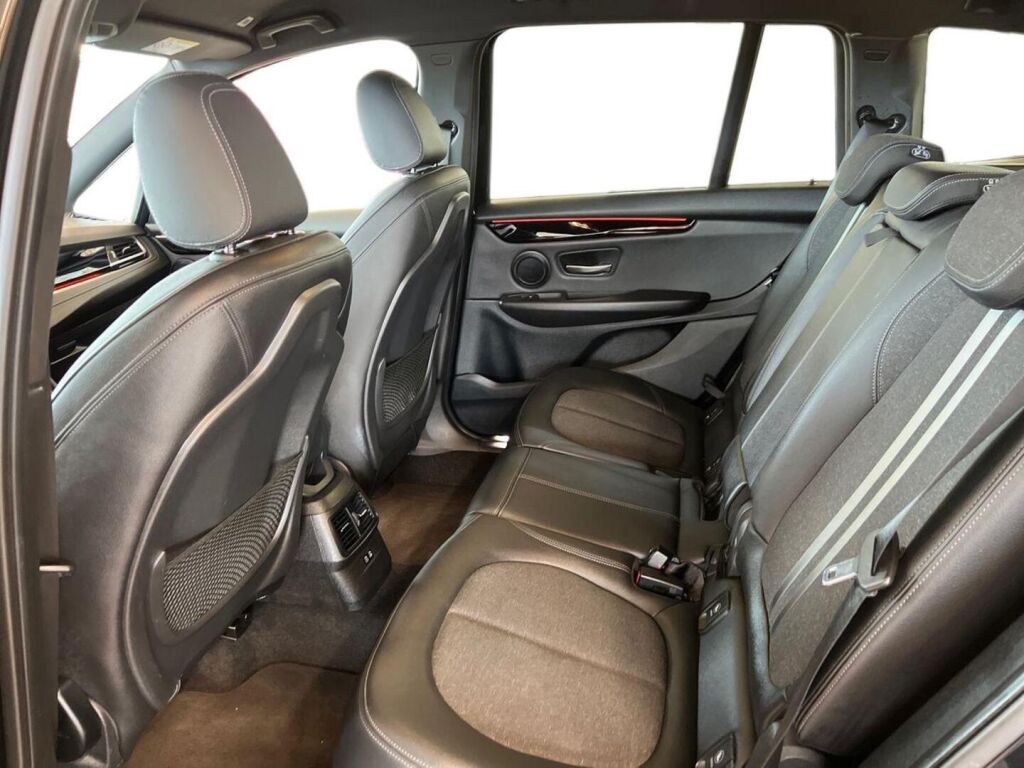 BMW 218 2023 Musta