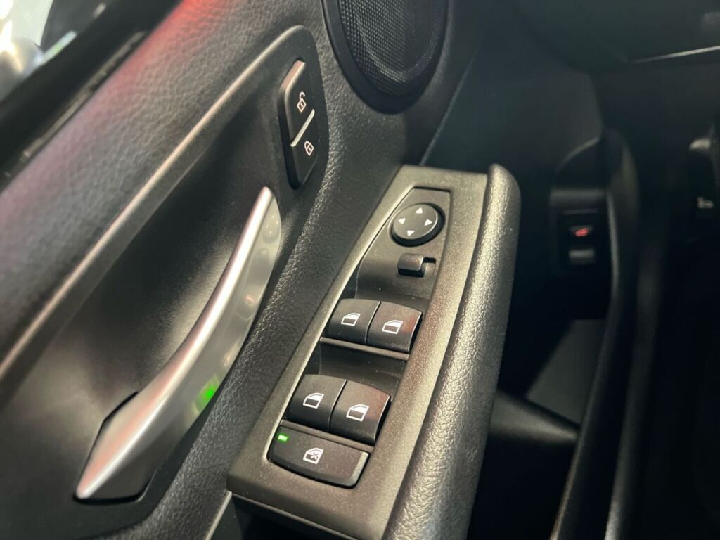 BMW 218 2023 Musta
