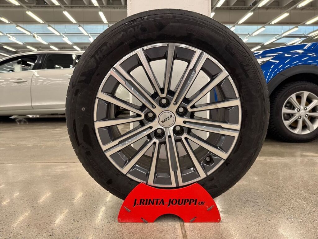 BMW 225 2023 Harmaa
