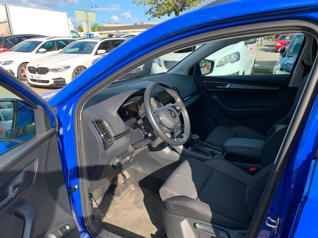 Skoda Karoq 2023 Sininen