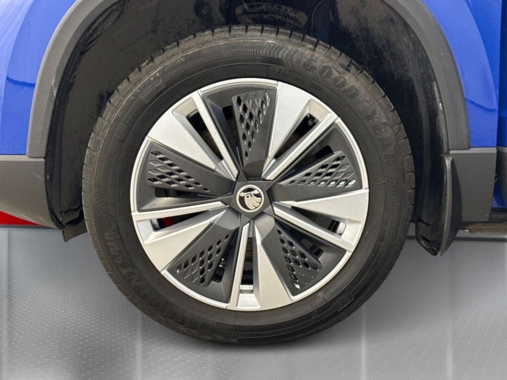 Skoda Karoq 2023 Sininen