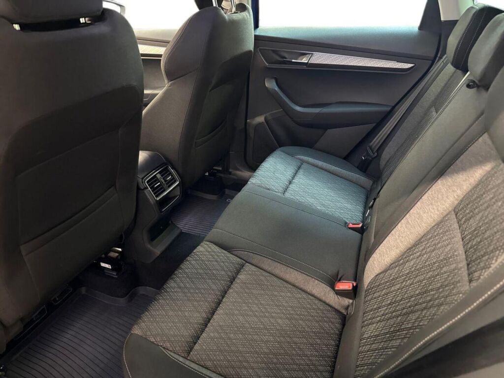 Skoda Karoq 2023 Sininen