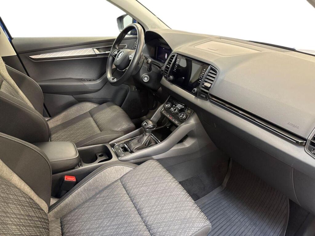 Skoda Karoq 2023 Sininen