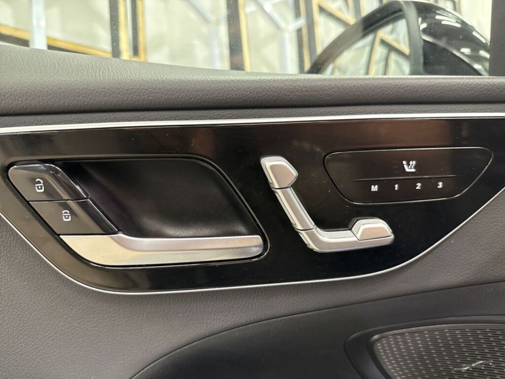 Mercedes-Benz C 2023 Musta