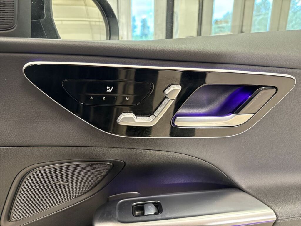 Mercedes-Benz C 2023 Musta