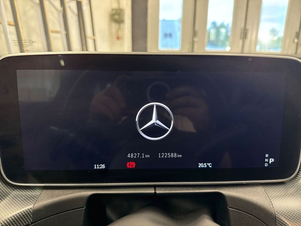 Mercedes-Benz C 2023 Musta