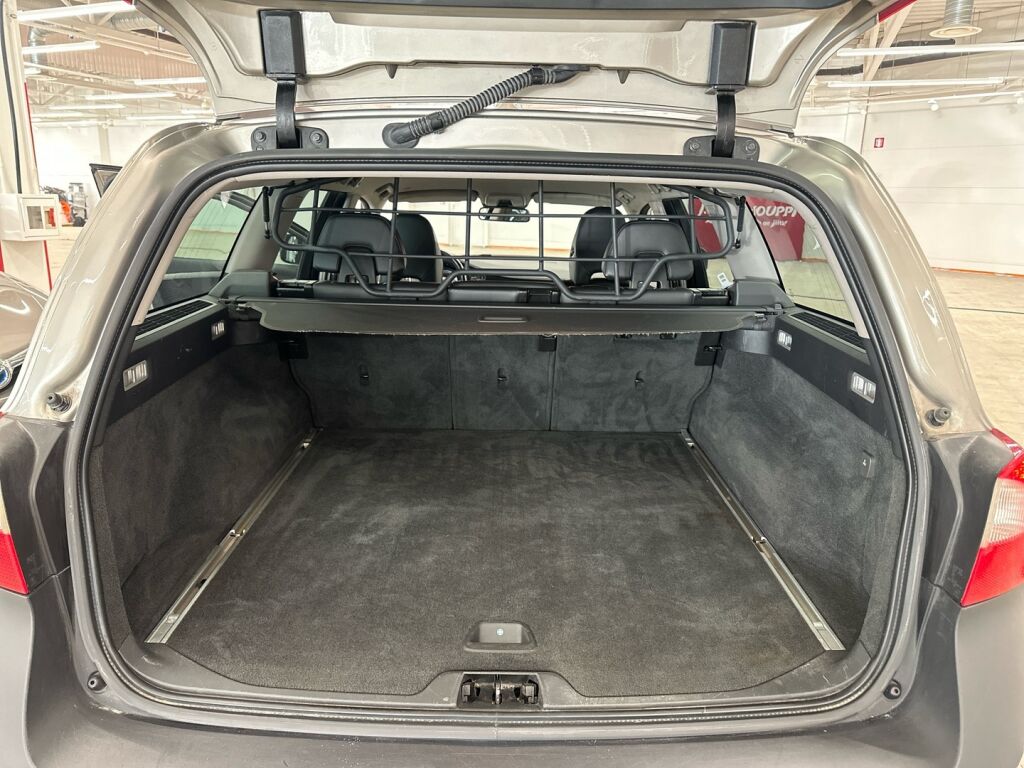 Volvo XC70 2010 Ruskea (beige)