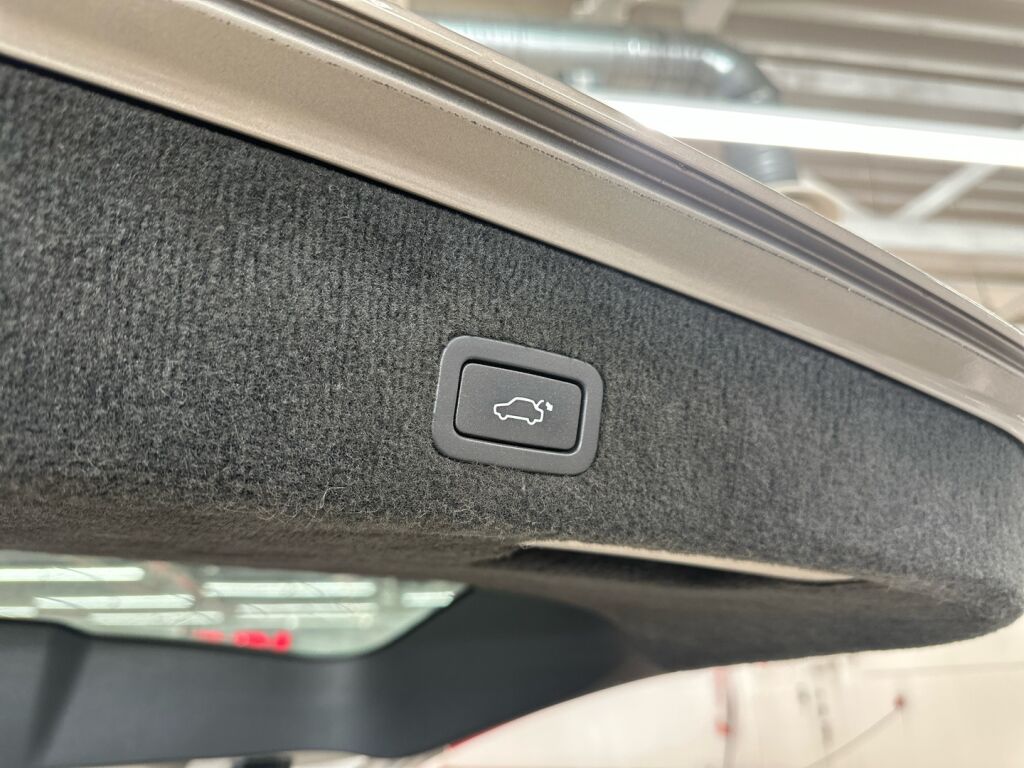 Volvo XC70 2010 Ruskea (beige)