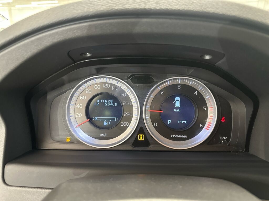 Volvo XC70 2010 Ruskea (beige)