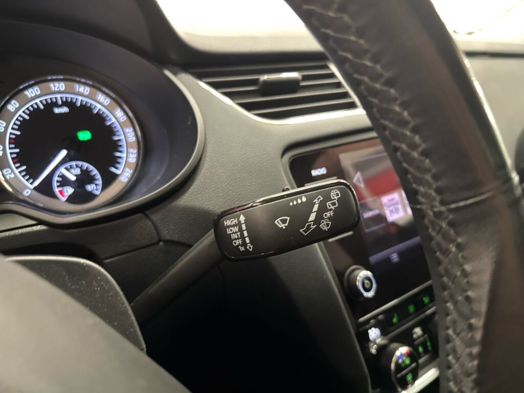 Skoda Octavia 2020 Punainen