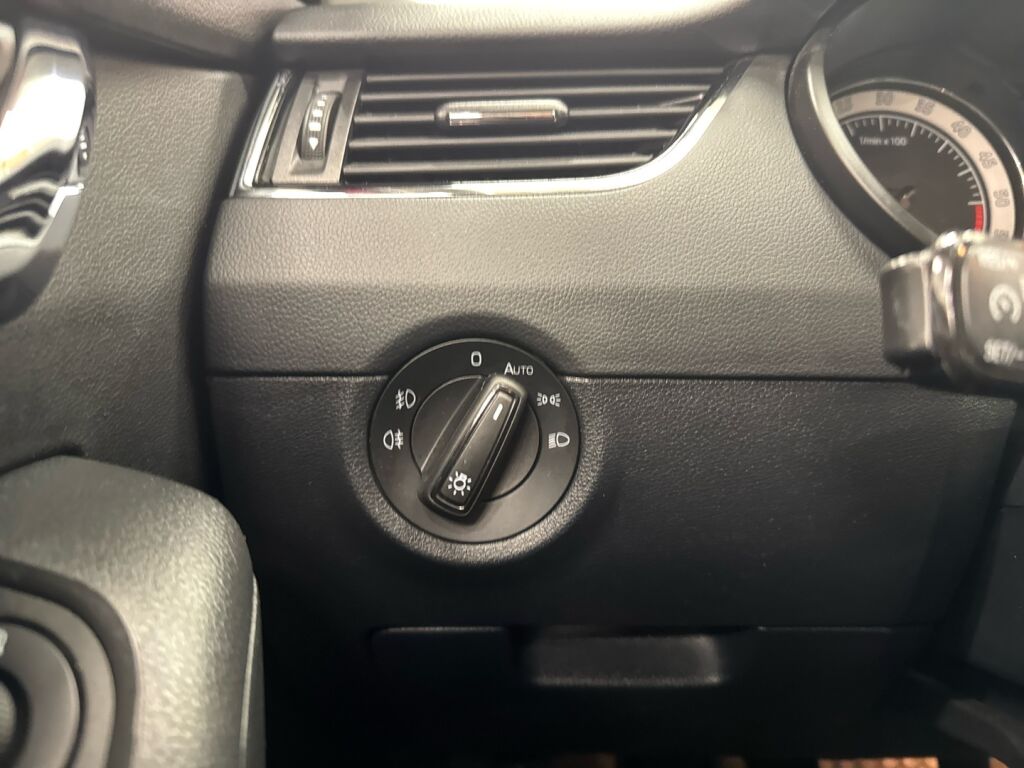 Skoda Octavia 2020 Punainen