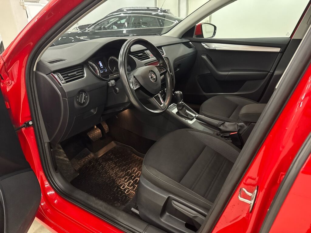 Skoda Octavia 2020 Punainen
