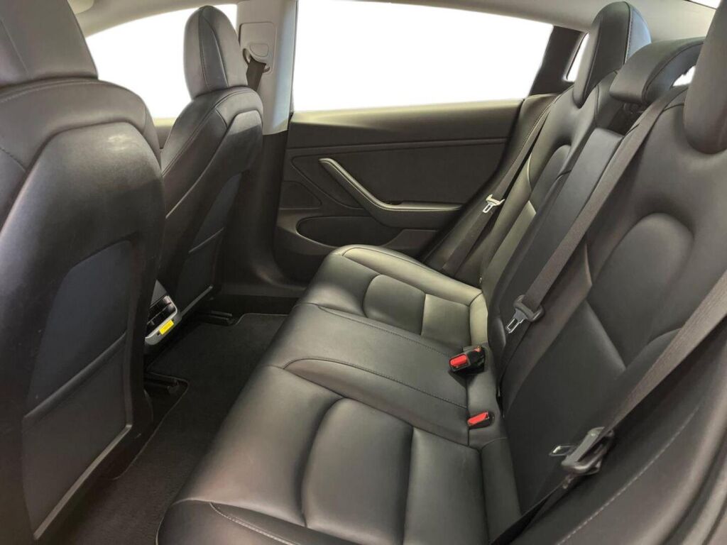 Tesla Model 3 2019 Sininen